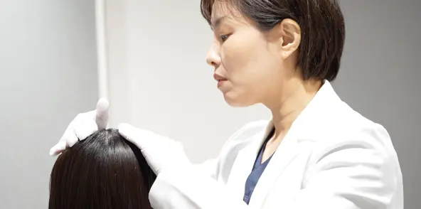 女性医師による頭皮診断