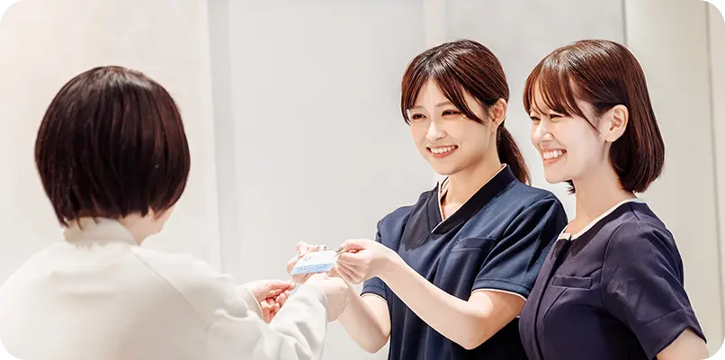 看護師がお客様へヒアリングしている様子